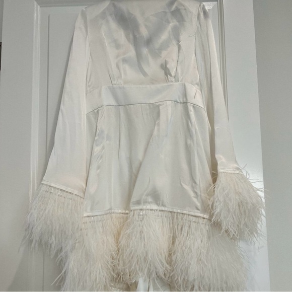 Bronx and Banco White Silk and Feather Dress Robe - Small - Picture 4 of 9